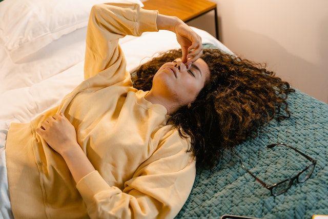 5 Tips Mengendalikan Pikiran yang Sedang Kacau Akibat Trauma