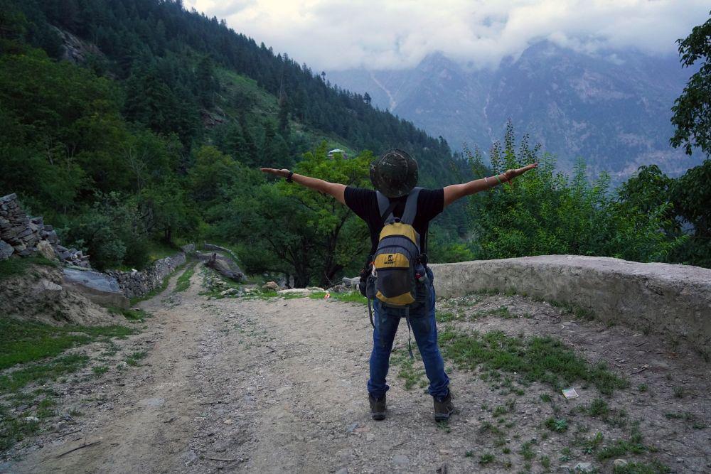 Seorang menikmati alam (pexels.com/Nishant Aneja)