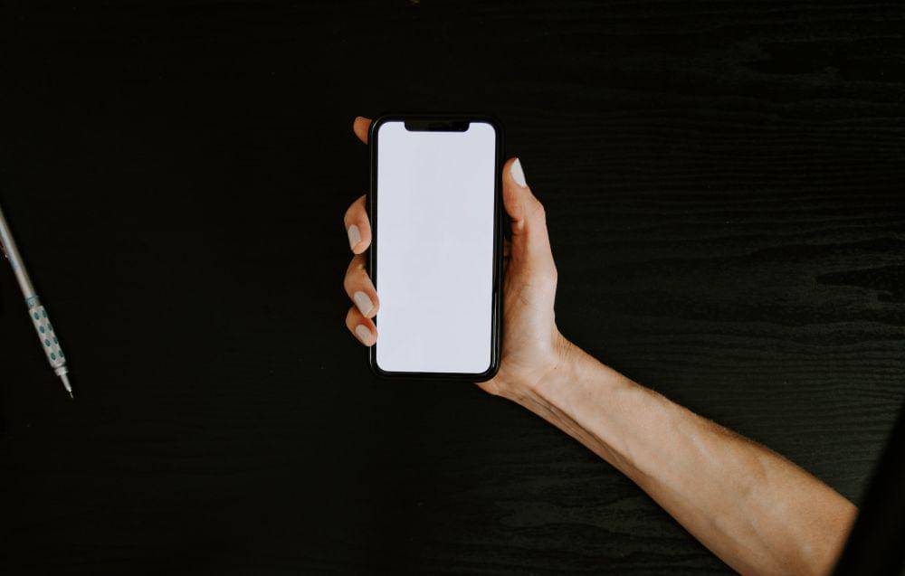 ilustrasi ponsel (unsplash.com/Kelly Sikkema)