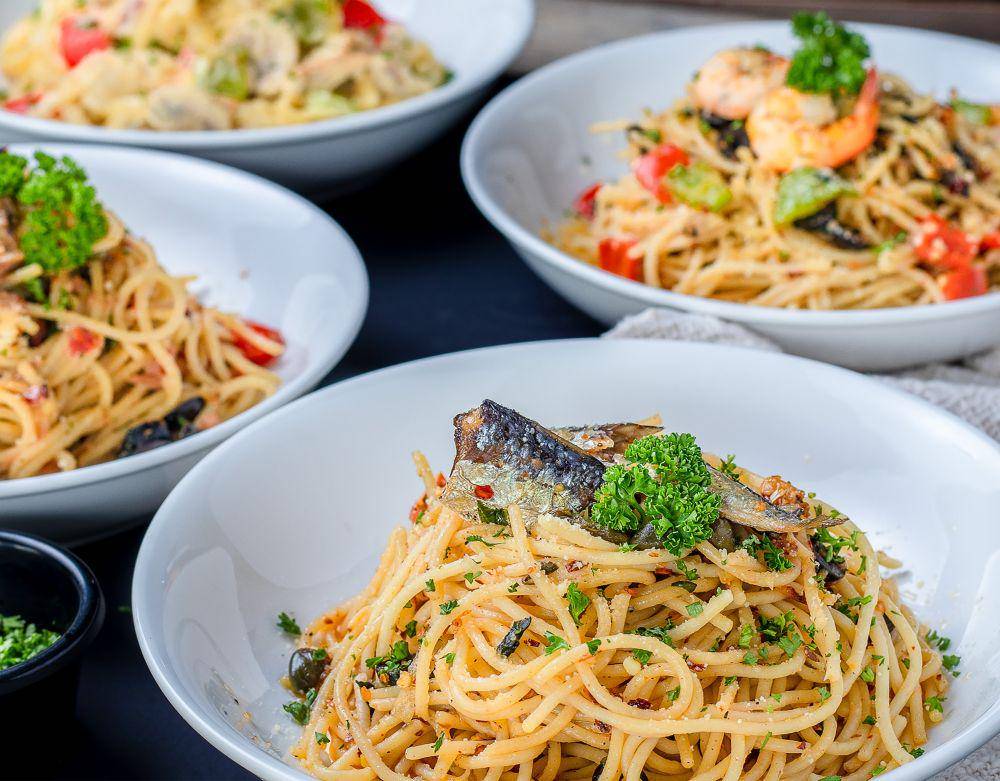ilustrasi spaghetti aglio olio (unsplash.com/@nerfee)