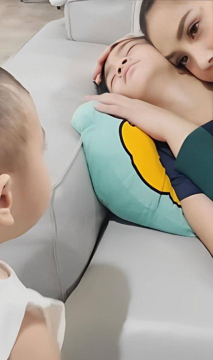 potret Rayyanza ngambek lihat Mama Gigi Peluk Rafathar (instagram.com/rans.entertainment)