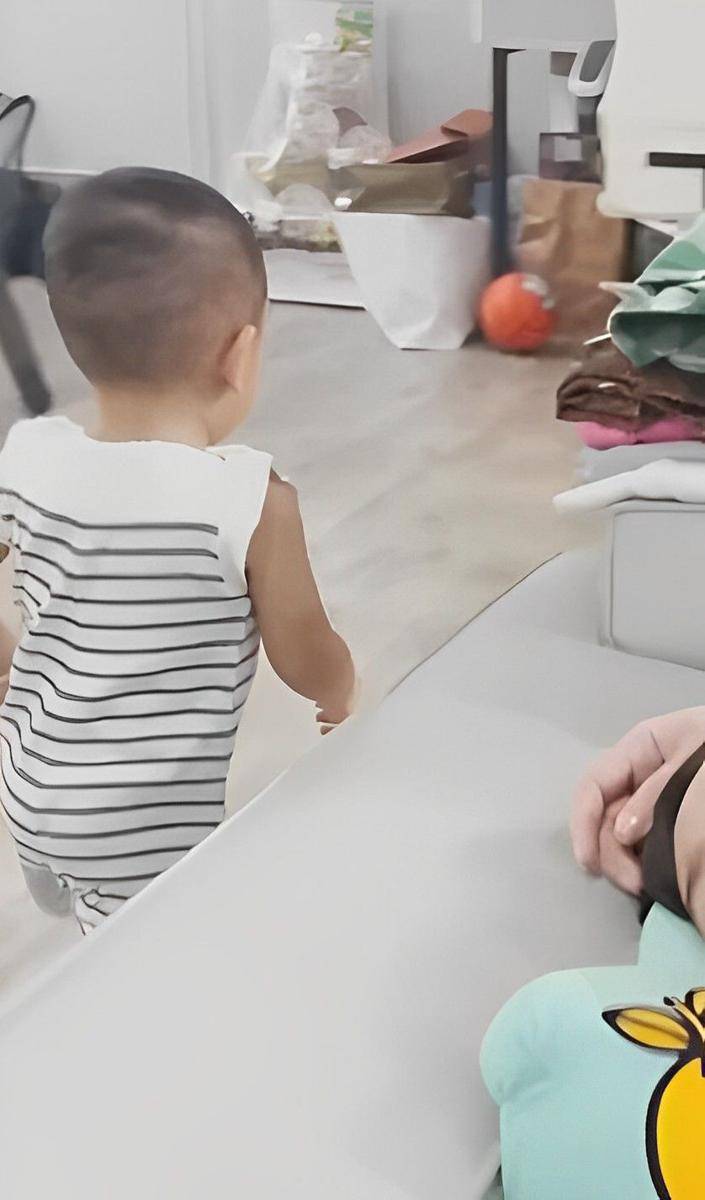potret Rayyanza ngambek lihat Mama Gigi Peluk Rafathar (instagram.com/rans.entertainment)