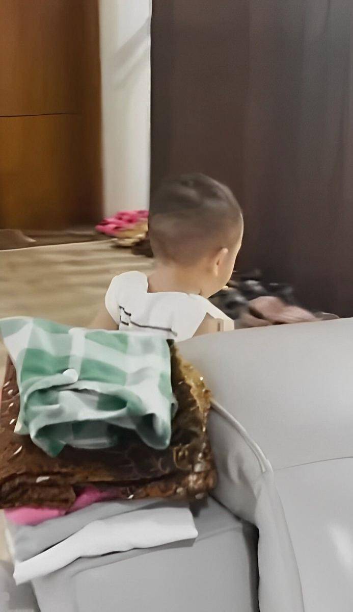 potret Rayyanza ngambek lihat Mama Gigi Peluk Rafathar (instagram.com/rans.entertainment)