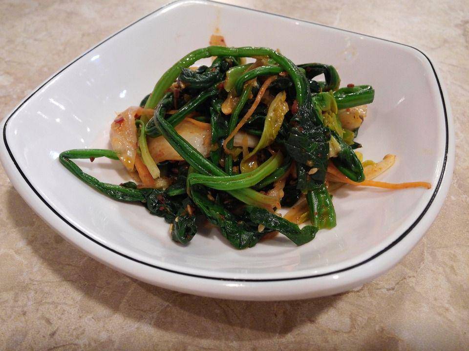 seasoned spinach (pixabay.com/leecine)