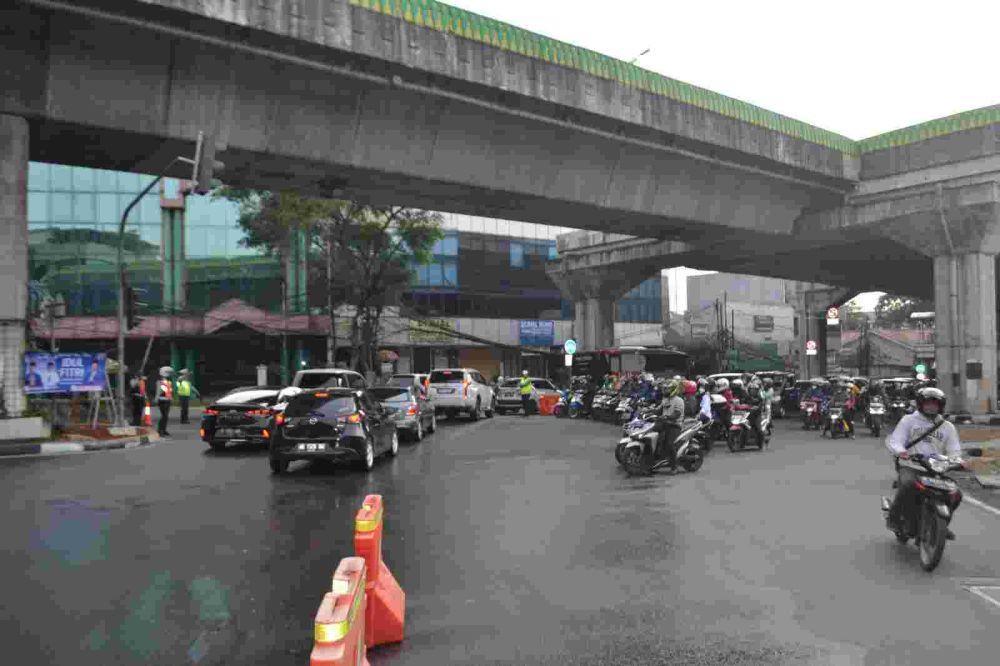 Bikin Macet, Dishub DKI Akhirnya Buka Barier di Persimpangan Santa
