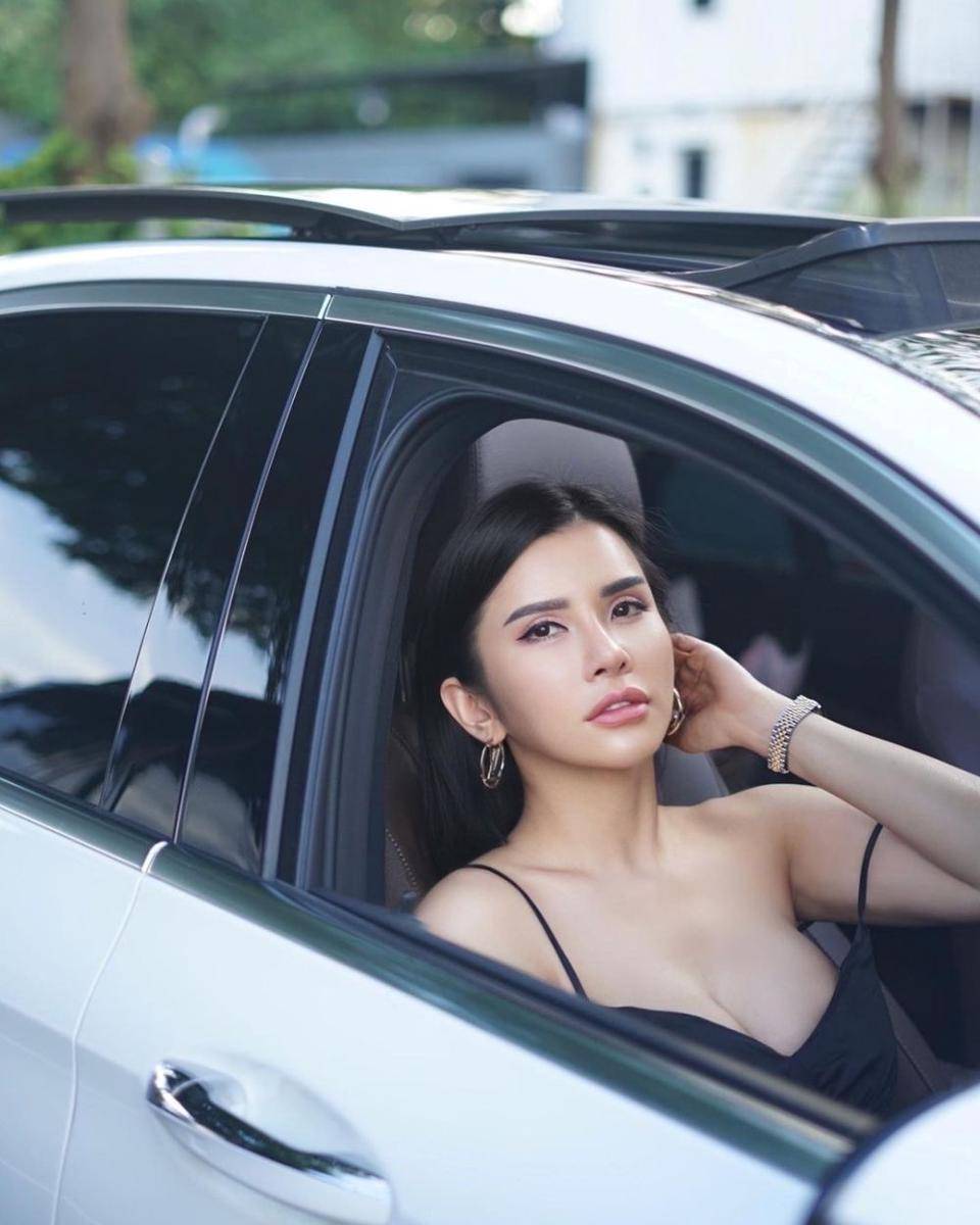 artis yang pernah dekat dengan Billy Syahputra (instagram.com/maria_vaniaa)