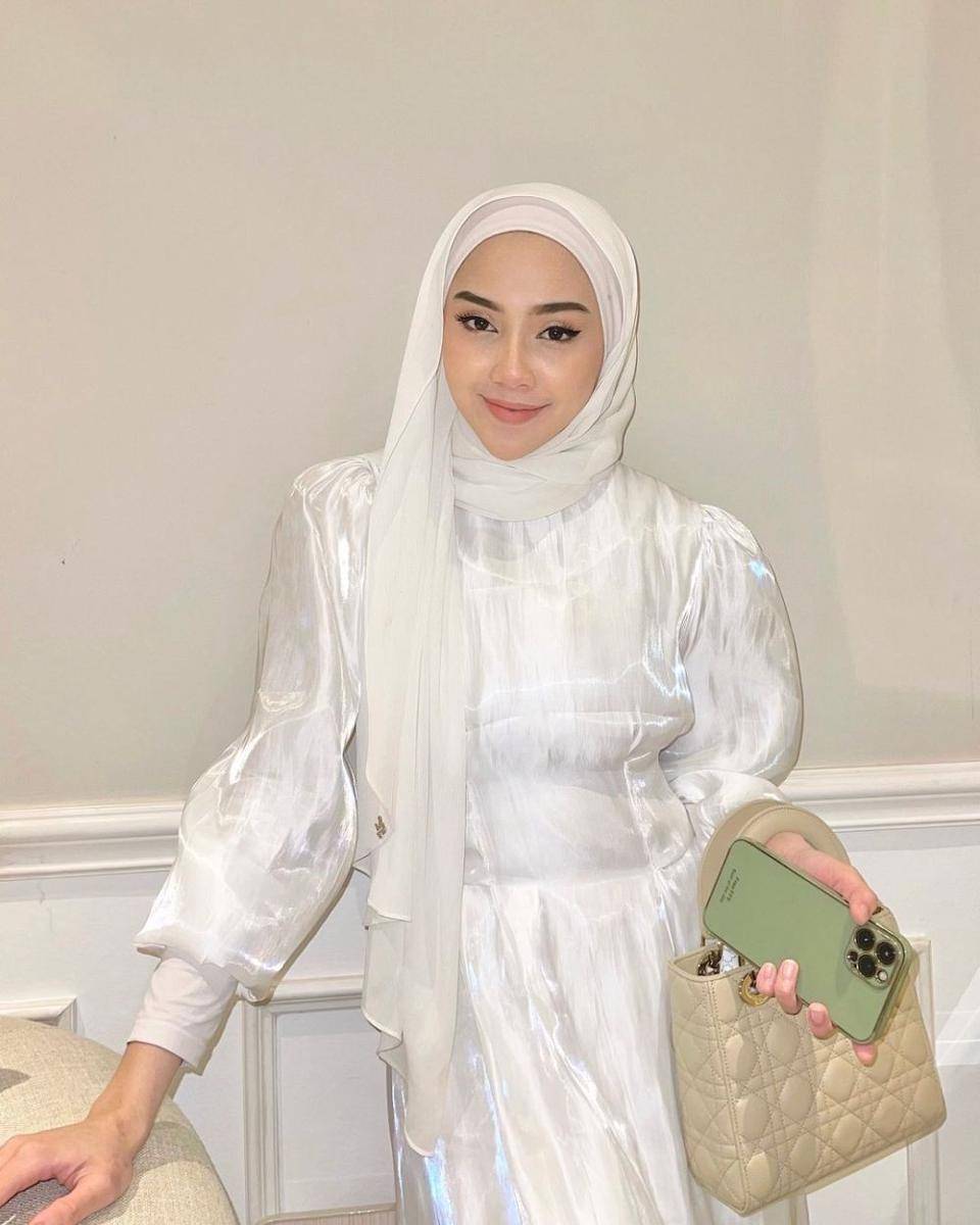 style hijab lebaran (instagram.com/nurinafiqaaah)