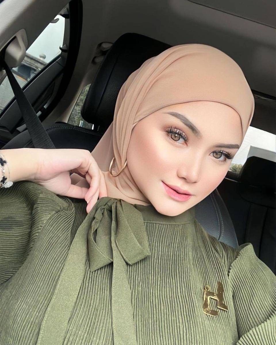 style hijab lebaran (instagram.com/devisilla)