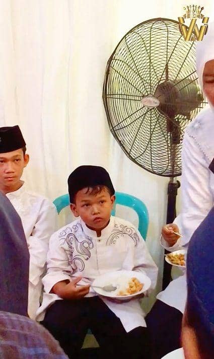 potret Via Vallen adakan istigasah dan buka puasa bersama dengan sahabat kecil (instagram.com/viavallen)