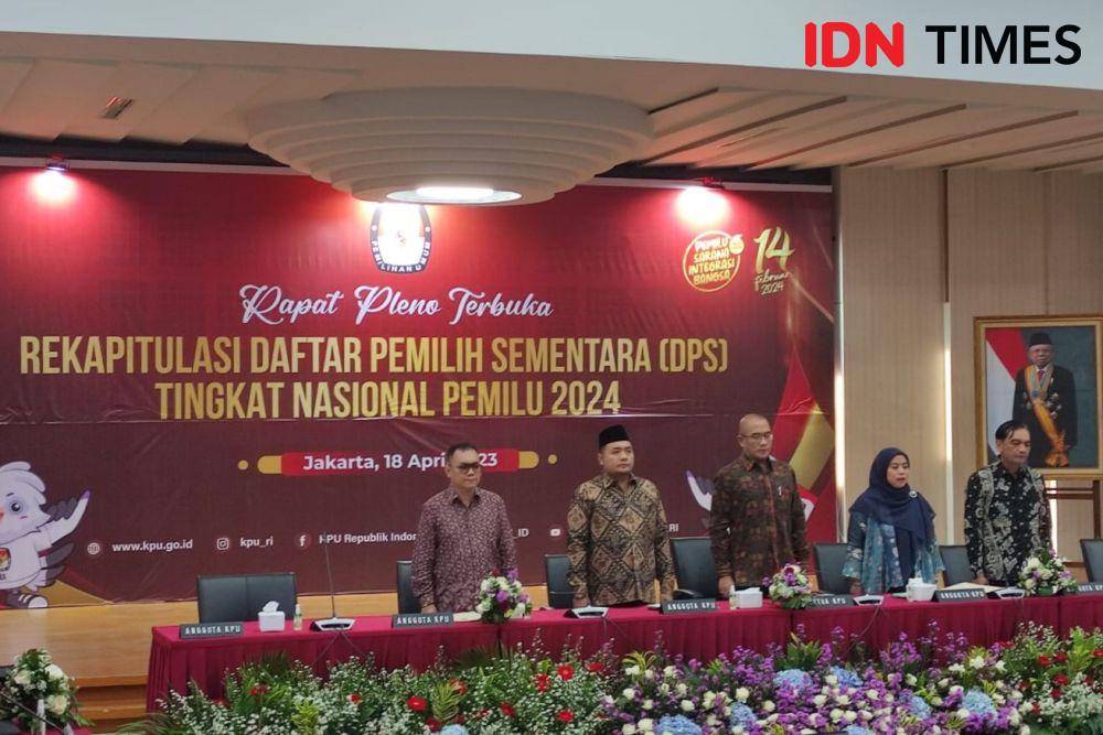Rapat pleno terbuka Rekapitulasi Daftar Pemilih Sementara (DPS) Tingkat Nasional Pemilu 2024 di Gedung KPU RI, Jakarta Pusat, Selasa (18/4/2023). (IDN Times/Yosafat Diva Bayu Wisesa)