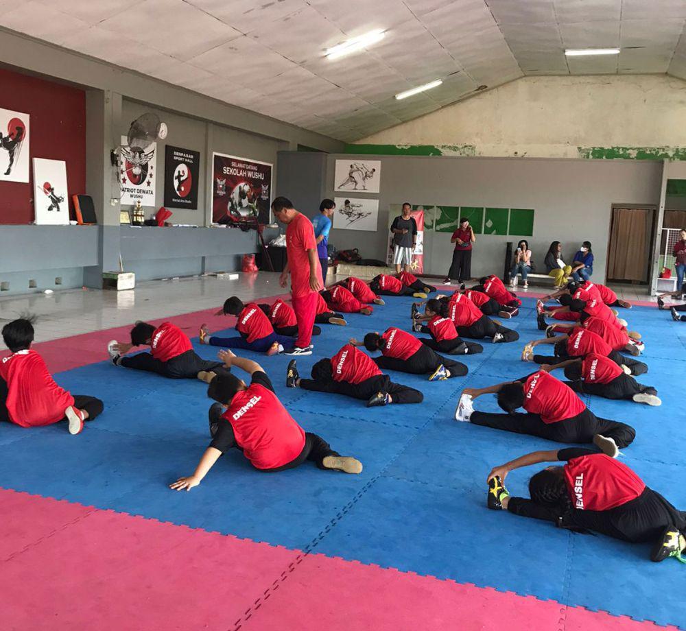 Atlet wushu Denpasar Selatan saat sedang sesi coba lapangan. (dok. pribadi/Ari Budiadnyana)