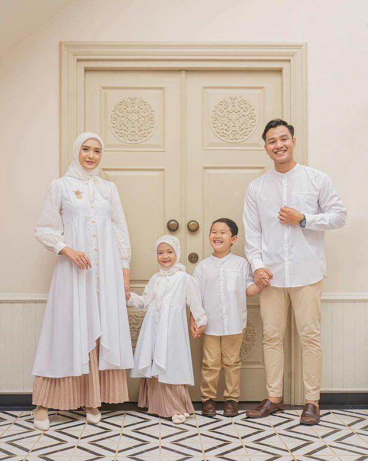 baju keluarga Lebaran 2023 dari brand lokal (instagram.com/zyskuxena)