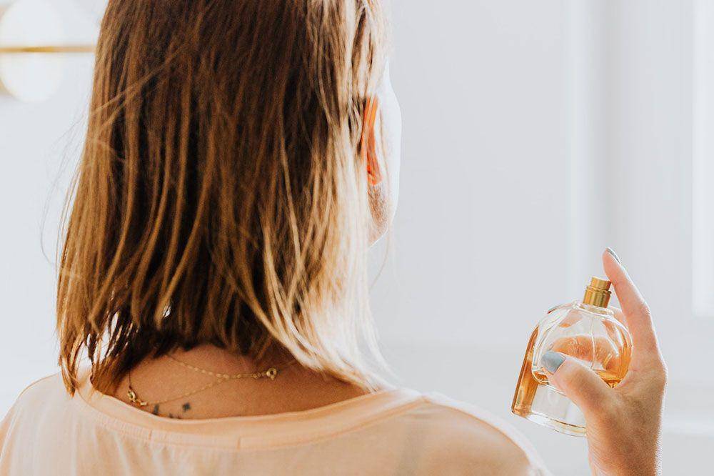 Ilustrasi memakai parfum setelah mandi (pexels.com/Karolina Grabowska)