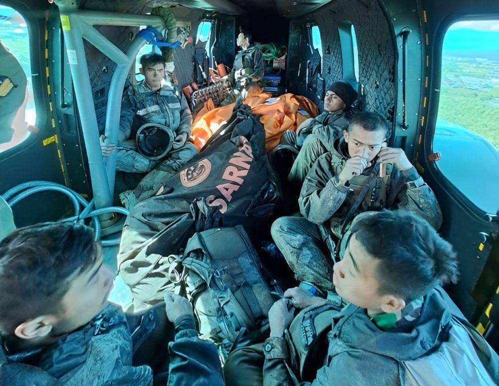 Proses evakuasi jenazah menggunakan helikopter. (IDN Times/Istimewa)