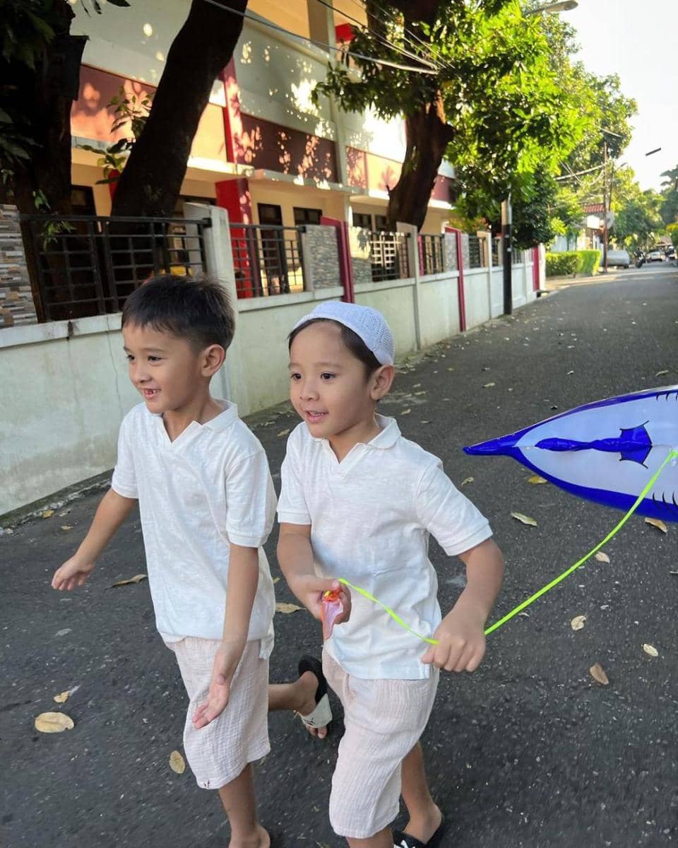 potret dua anak Zaskia Adya Mecca (instagram.com/zaskiadyamecca)