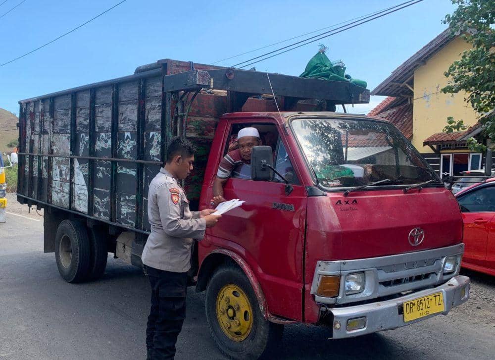 Polres Sumbawa Barat di Nusa Tenggara Barat (NTB) melakukan penyekatan hewan ternak di Pelabuhan Laut Poto Tano, Rabu (19/4/2023). Foto Polres Sumbawa Barat