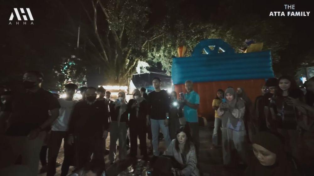 Aurel Ashanty ke pasar malam (YouTube.com/Atta Halilintar)
