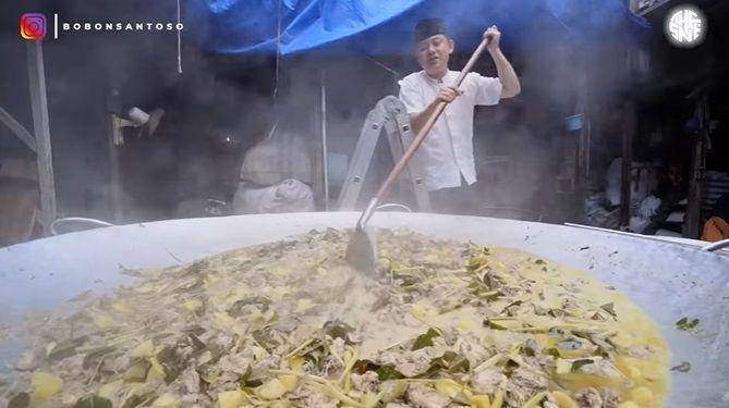 potret Bobon Santoso masak besar untuk buka puasa (youtube.com/Bobon Santoso)