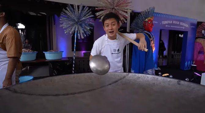 Bobon Santoso masak besar bareng chef Arnold dan MasterChef (youtube.com/Bobon Santoso)