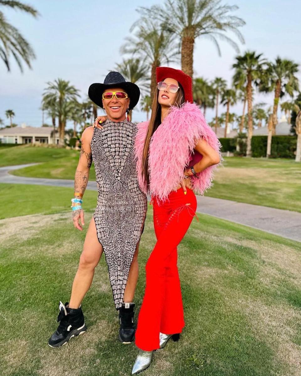 potret Alessandra Ambrosio nonton Coachella (instagram.com/alessandraambrosio)