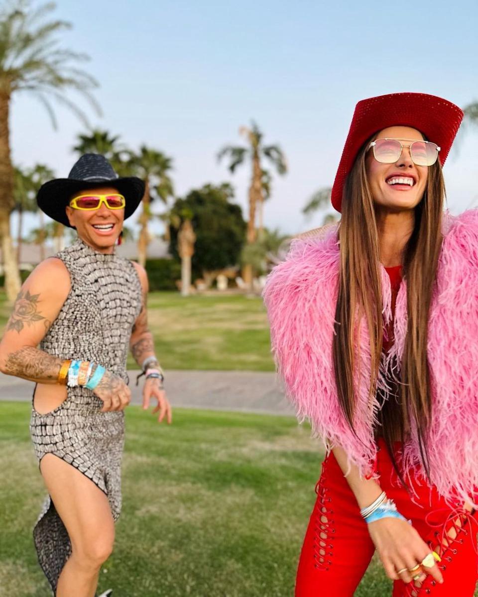 potret Alessandra Ambrosio nonton Coachella (instagram.com/alessandraambrosio)