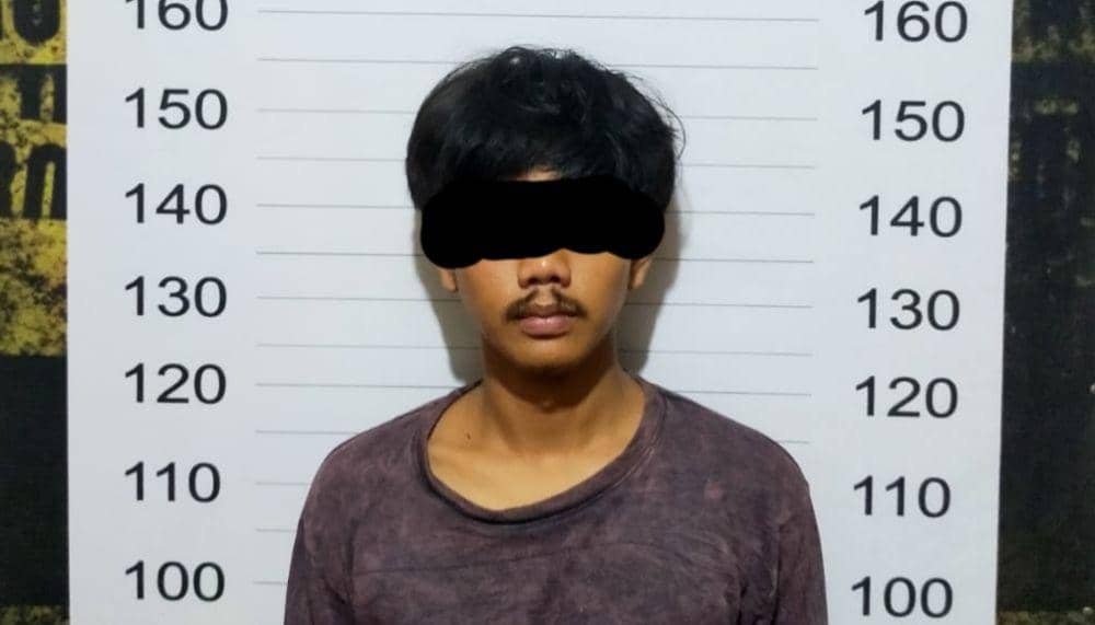 Pelaku pencurian motor, ZIY (21) saat diamankan polisi. (Istimewa)