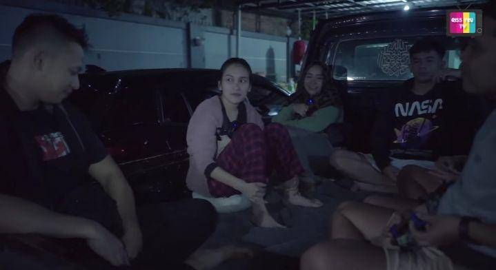 potret Ayu Ting Ting sahur on the road (youtube.com/Qiss You TV)