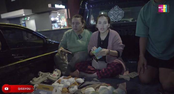 potret Ayu Ting Ting sahur on the road (youtube.com/Qiss You TV)