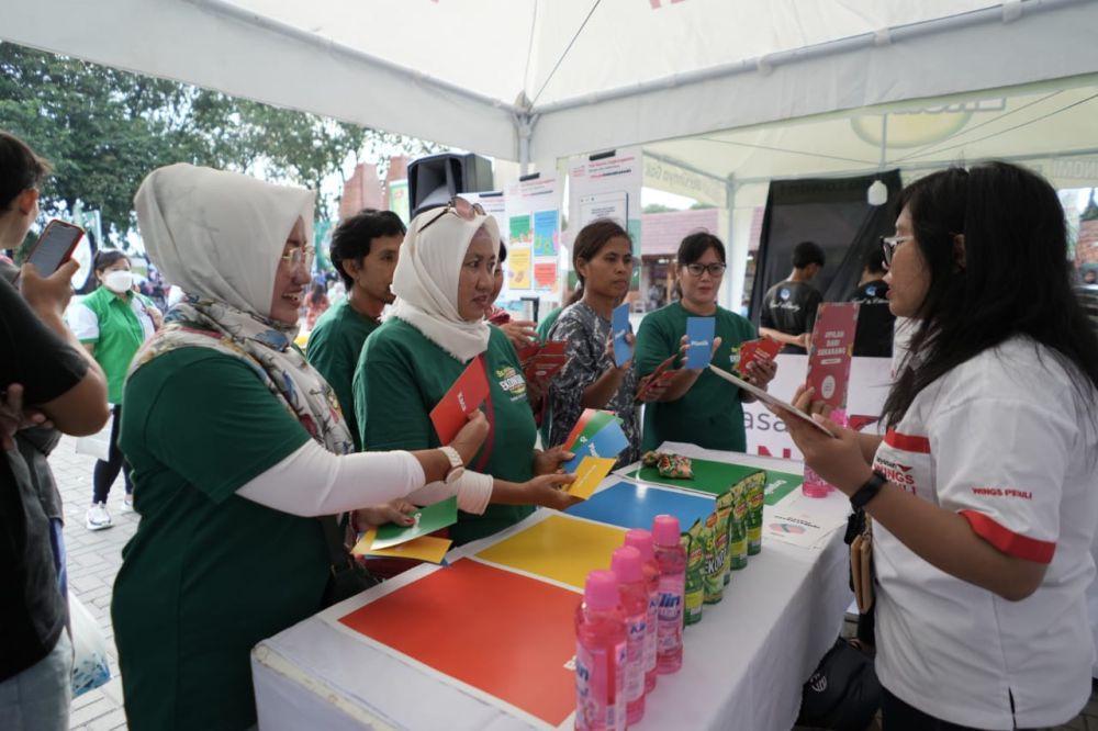 Yayasan WINGS Peduli memperkuat komitmennya melestarikan bumi meningkatkan kesadaran masyarakat akan pengelolaan sampah bertanggungjawab melalui #PilahDariSekarang. (Dok. Yayasan WINGS Peduli).