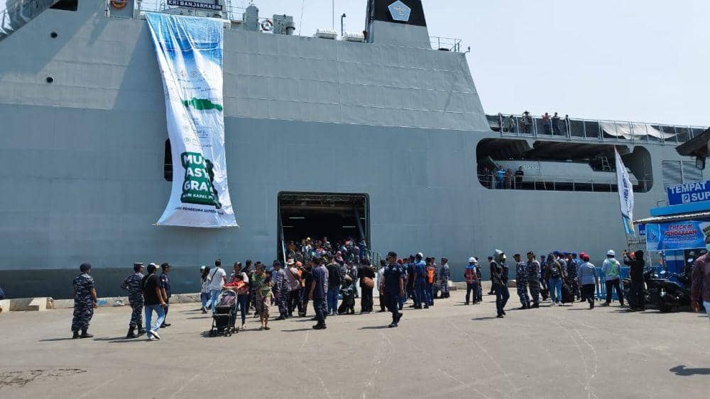 Asyik! 509 Pemudik Naik KRI Banjarmasin, Sebagian Turun di Semarang dan Dikawal