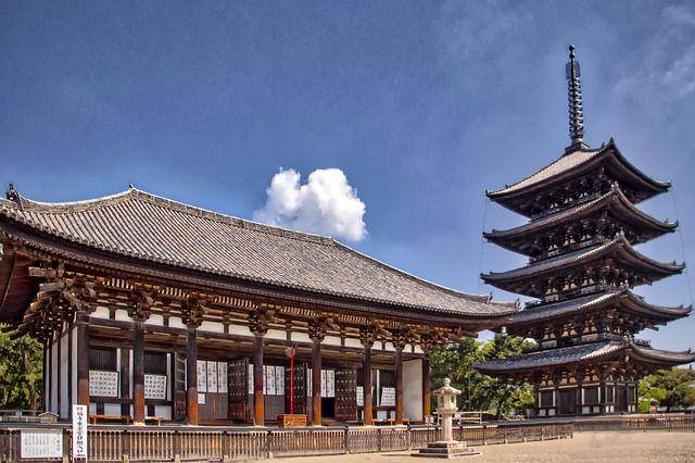 Pagoda dan lecture hall di kuil Horyuji (pixabay.com/mysteron09)