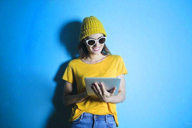 ilustrasi perempuan senang (pexels.com/Andrea Piacquadio)