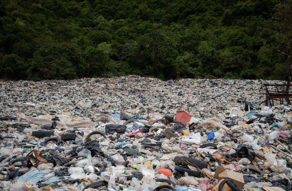 gunung sampah (pexels.com/@infonautica)