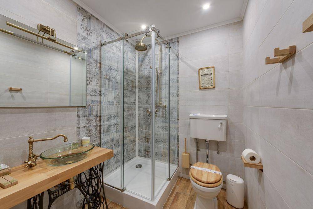 desain kamar mandi modern (pexels.com/Max Rahubovskiy)