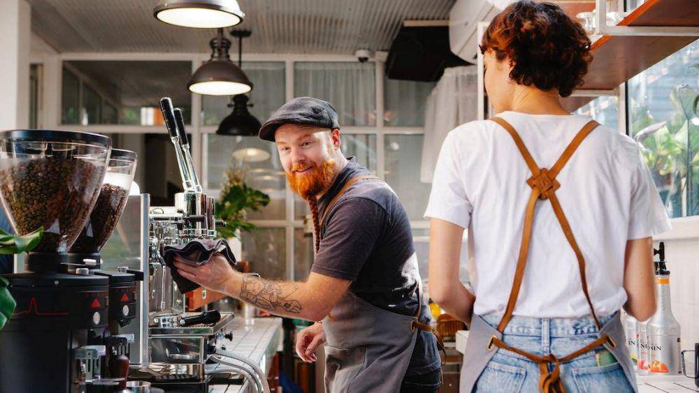ilustrasi barista (Pexels.com/Tim Douglas)
