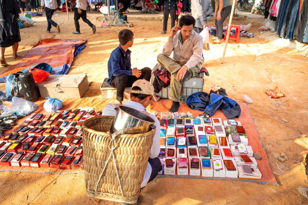 ilustrasi penjual smartphone (pexels.com/Quang Nguyen Vinh)