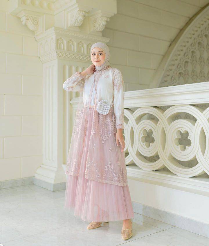 OOTD Hijab dengan Rok Tutu (instagram.com/simplyveewee)