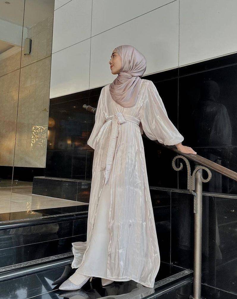 OOTD halal bihalal (instagram.com/putrimelatii)