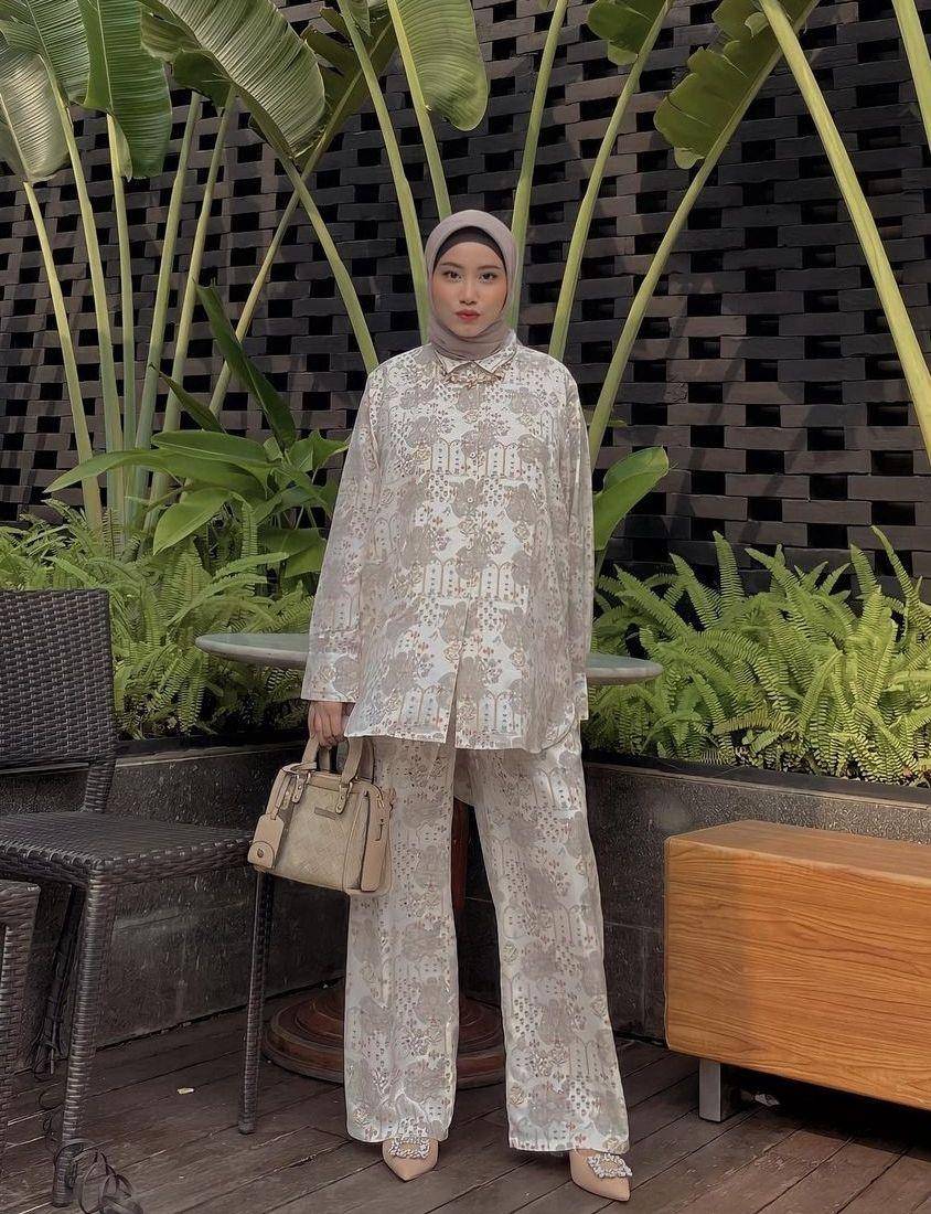 OOTD halal bihalal (instagram.com/diyanahnk)