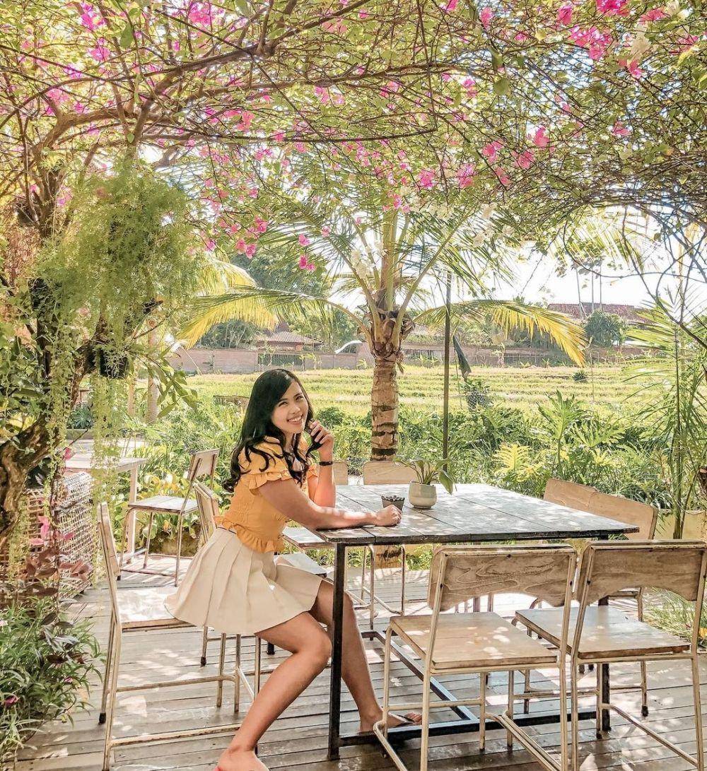 Ilustrasi kafe di Canggu, Bali (instagram.com/priscchristina)