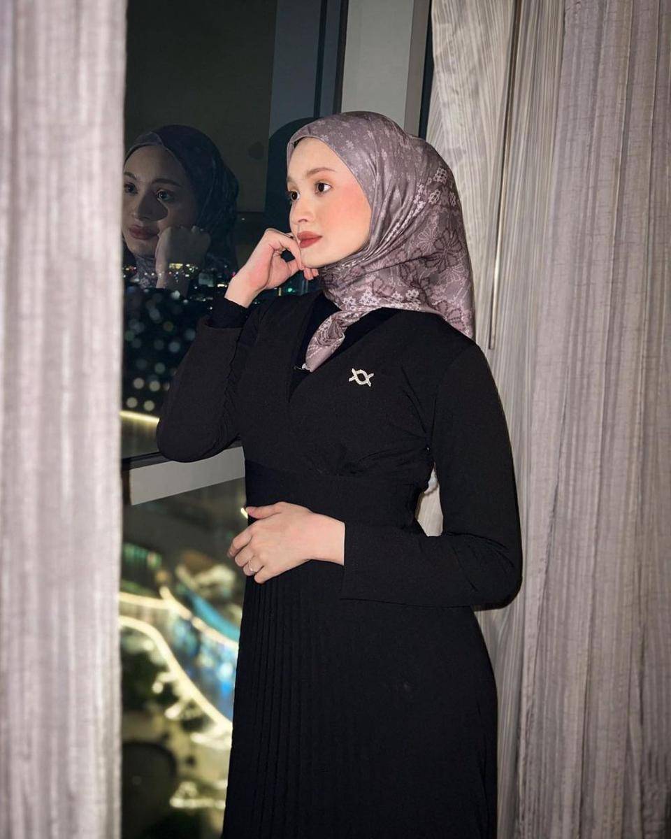 Potret Gaya Hijab Sabrina Sosiawan (instagram.com/sabrinasosiawan)