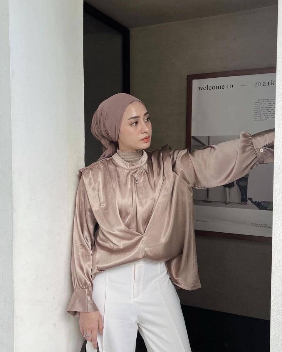 Potret Gaya Hijab Amy Nursifah (instagram.com/helminursifah)