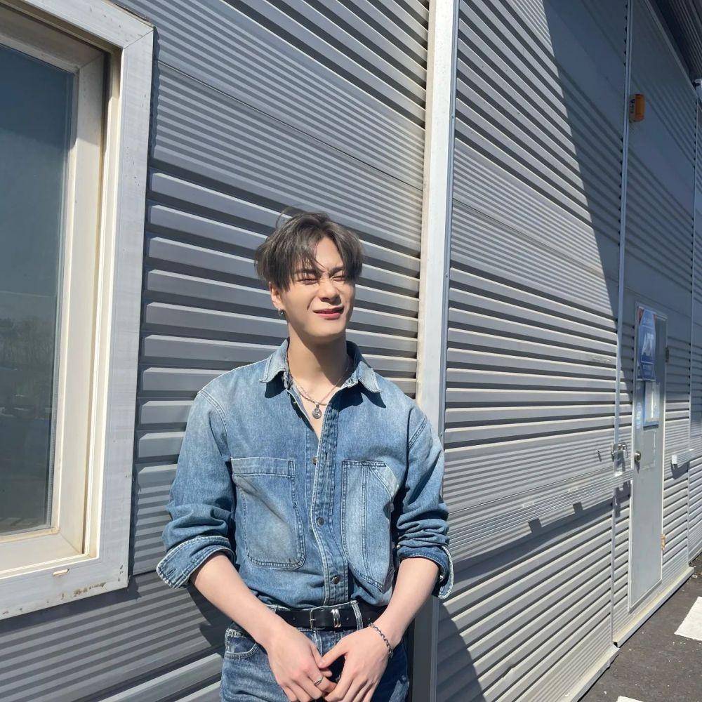 Moonbin ASTRO (instagram.com/moon_ko_ng)