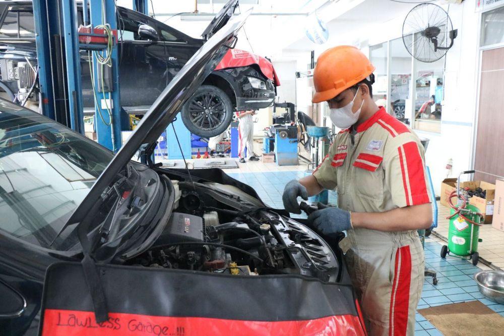 Ilustrasi service kendaraan di bengkel Kalla Toyota. (Dok. Istimewa)