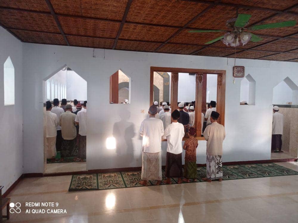 Jemaah Al Muhdor di Tulungagung saat menunaikan ibadah Salat Id. IDN Times/ istimewa