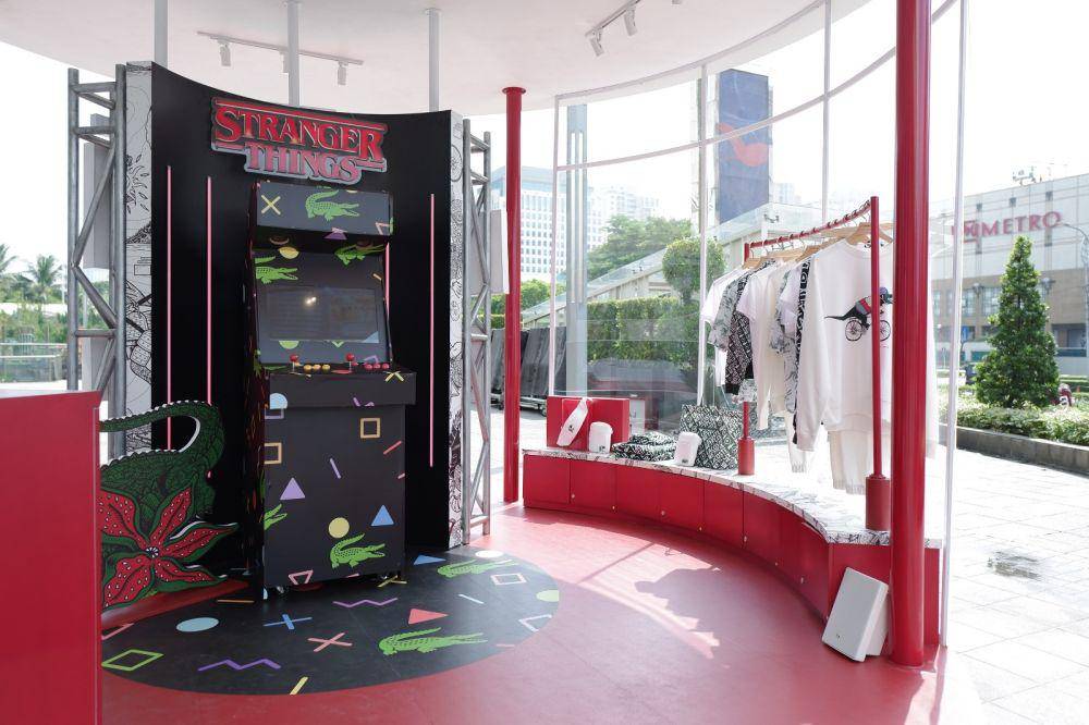 Pop Up Store Lacoste X Netflix di Senayan City Mall. (dok. Lacoste)