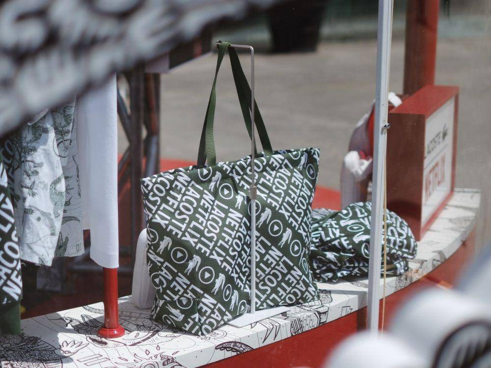 Pop Up Store Lacoste X Netflix di Senayan City Mall. (dok. Lacoste)