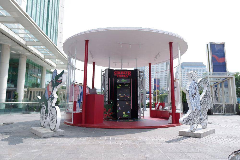 Pop Up Store Lacoste X Netflix di Senayan City Mall. (dok. Lacoste)