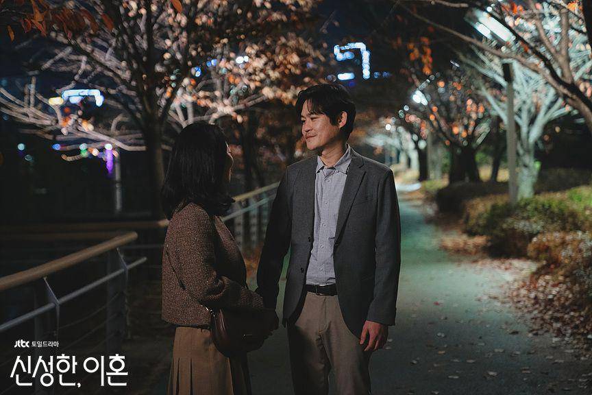 still cut Divorce Attorney Shin (dok. JTBC/Divorce Attorney Shin)