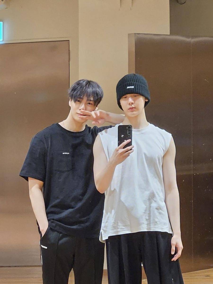 Moonbin dan Sanha ASTRO (twitter.com/offclASTRO)